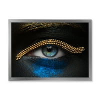 Дизайнарт 'момичешки очи със златна верижка и син пигмент' модерен арт принт в рамка